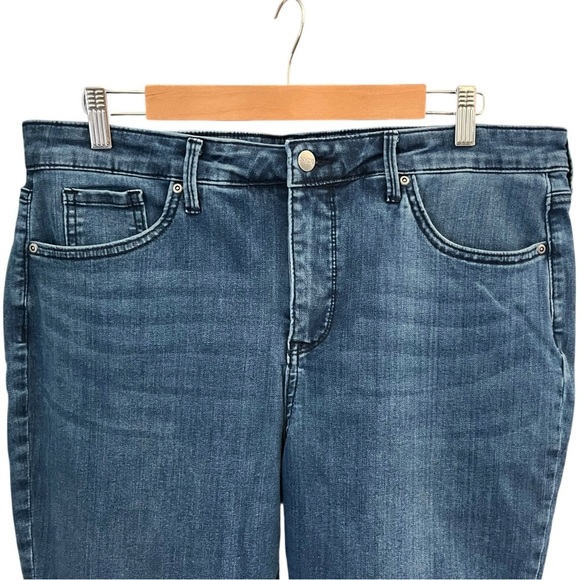 Curves 360 by NYDJ Caliente Slim Straight Capri Size 14 Blue Denim Jeans - Picture 4 of 7
